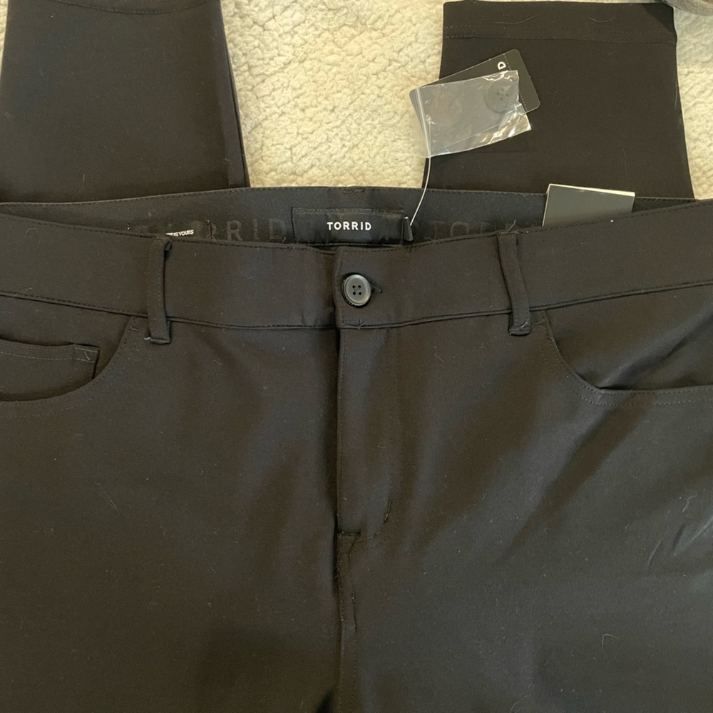 Torrid skinny bombshell dress pants. New with tags. Regular length.